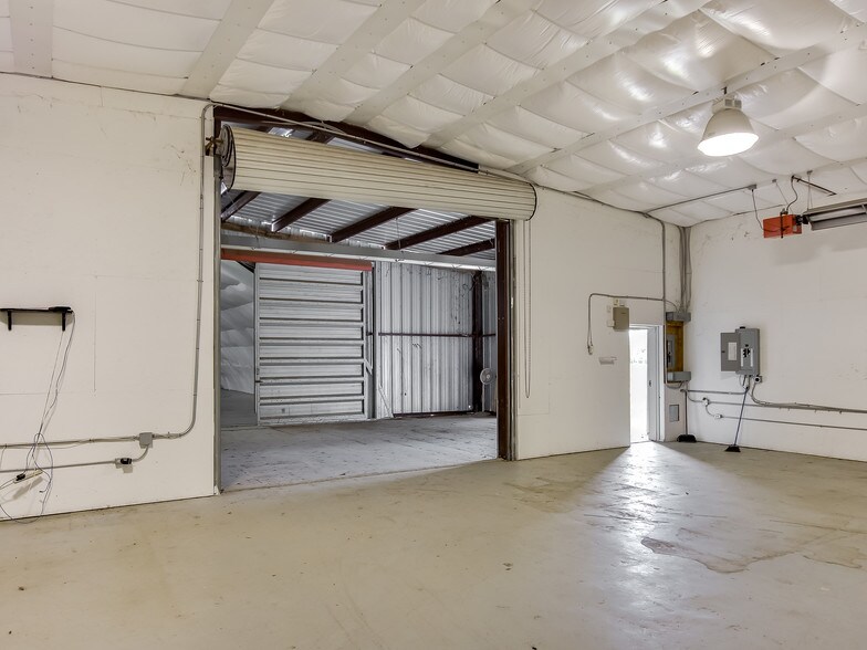 More Photos Of 108 Kellar Rd, Smithville Warehouse For Lease