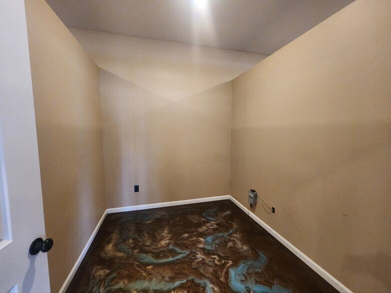 More Photos Of 109 W Poplar St, Harrisburg Specialty For Sale