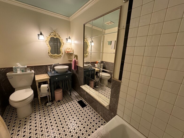 More Photos Of 224 W Chickasaw St, Tahlequah Hospitality For Sale