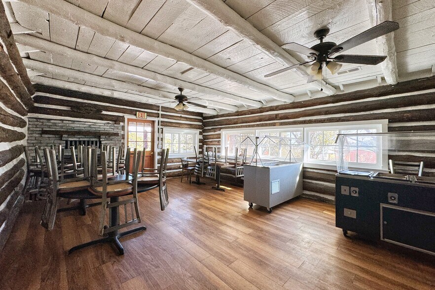 More Photos Of 25 Vista Point Rd, Santa Fe Healthcare For Sale