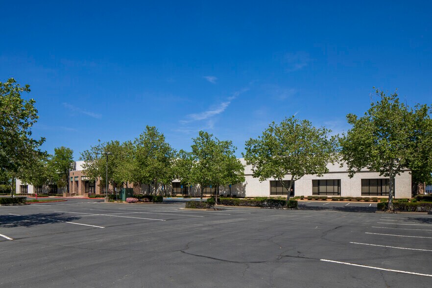 More Photos Of 10470 Old Placerville Rd, Sacramento Light Distribution For Lease