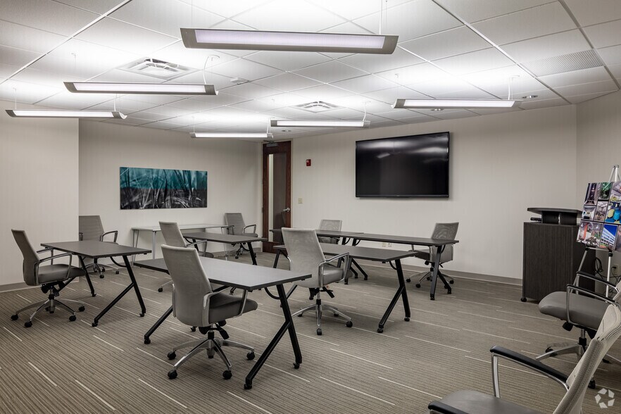 More Photos Of 6075 The Corners Pky, Peachtree Corners Office For Lease