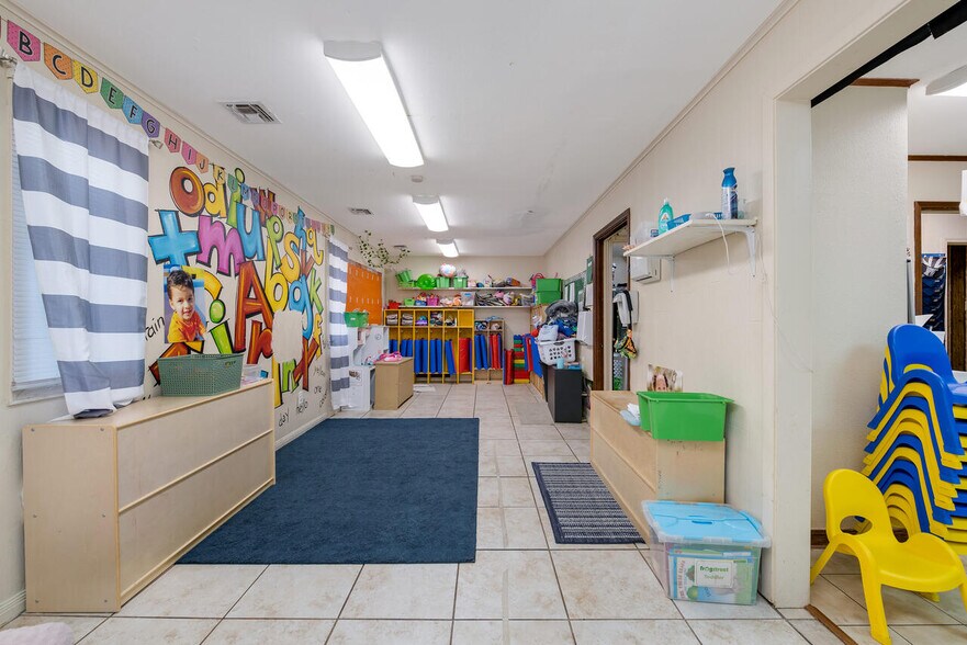 More Photos Of 2000 N 25th St, Waco Daycare Center For Sale