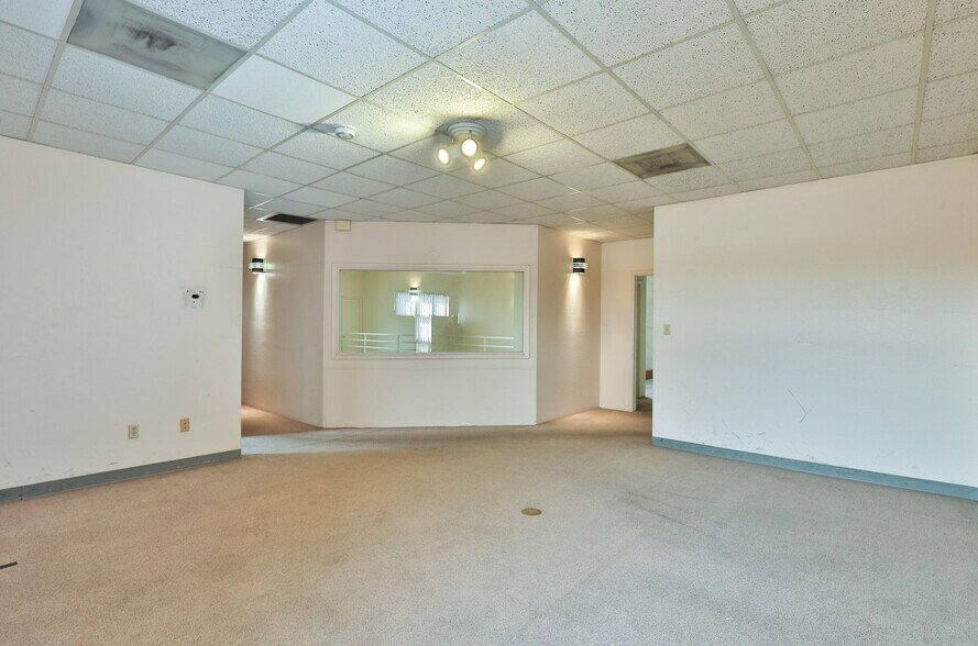 More Photos Of 2641 E McDowell Rd, Phoenix Loft Creative Space For Lease