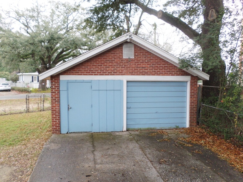 More Photos Of 153 Main St, Savannah Office For Sale