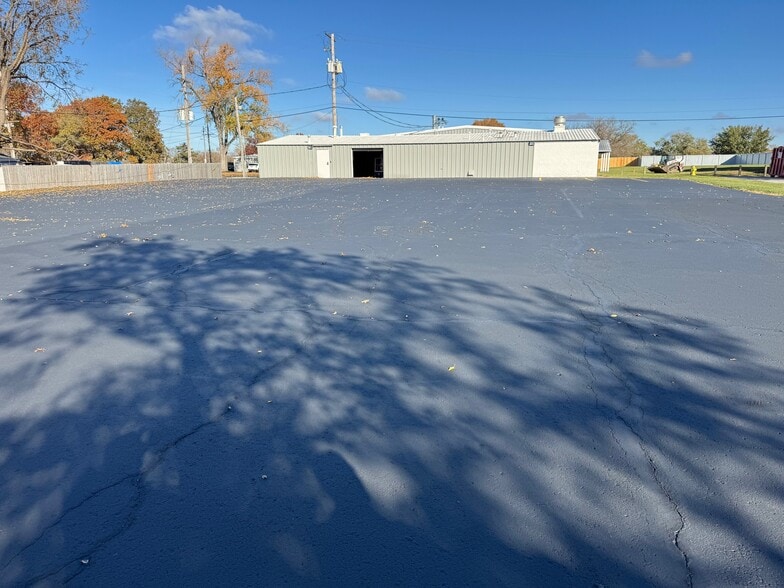 More Photos Of 300 N Marion St, Olathe Unknown For Lease