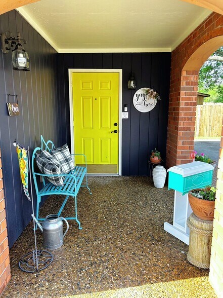 More Photos Of 1816 S Buerkle St, Stuttgart Office For Sale