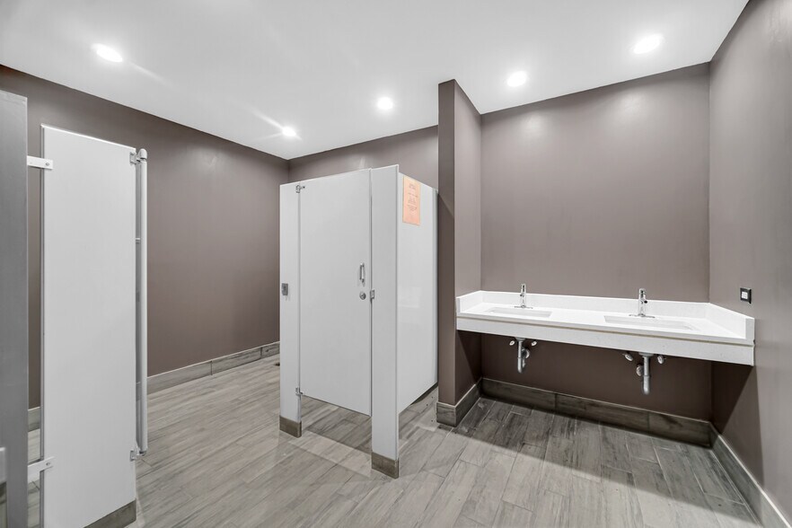 More Photos Of 5010-5050 S State St, Chicago Storefront Retail Office For Lease