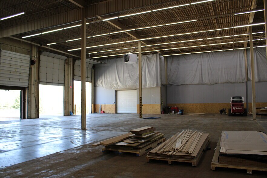 More Photos Of 1777 Oakdale Ave, West Saint Paul Manufacturing For Lease