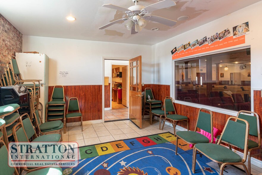 More Photos Of 23986 Pine St, Santa Clarita Religious Facility For Sale