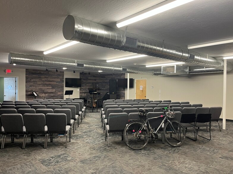 More Photos Of 136-150 Louisiana Blvd NE, Albuquerque Office For Sale