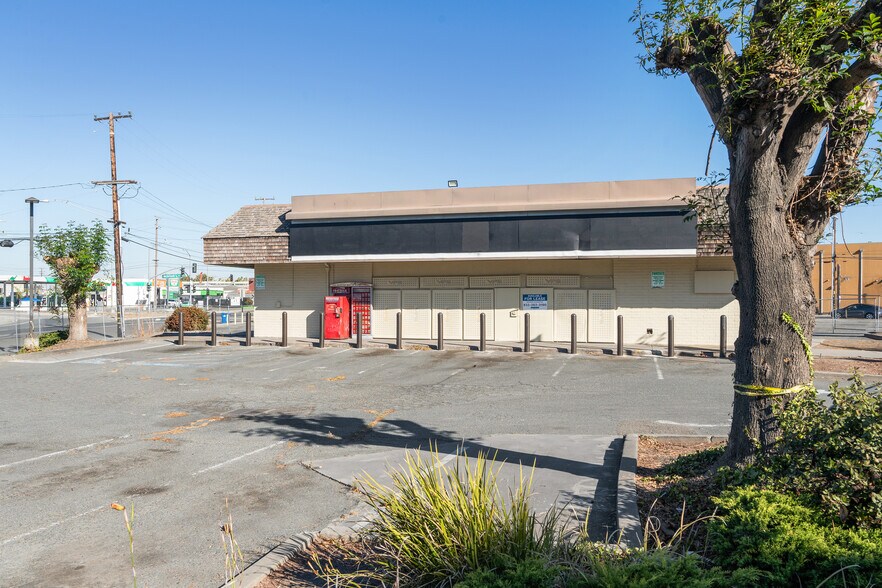 More Photos Of 324 23rd Ave, Oakland Convenience Store For Sale