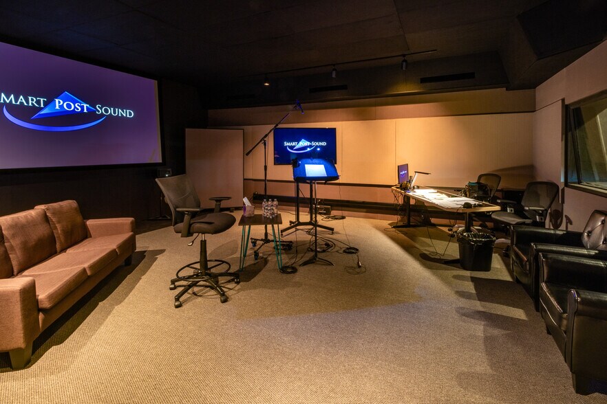 More Photos Of 923 N Hollywood Way, Burbank General Retail For Sale