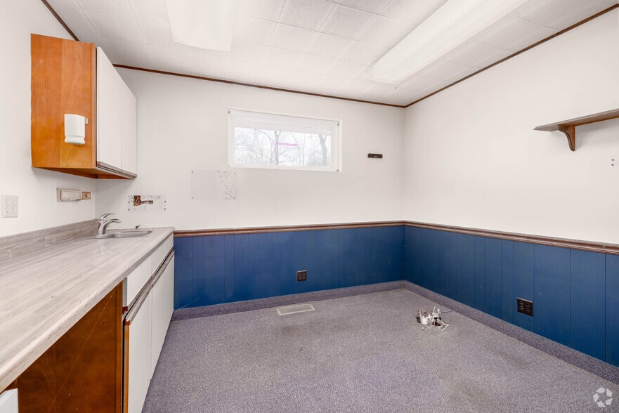More Photos Of 50 N Center St, East Alton Medical For Sale