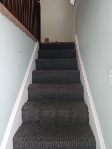 More Photos Of 5722 Kings Hwy, Zionsville Storefront Retail Residential For Sale