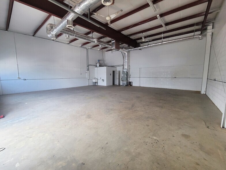 More Photos Of 39 McWhirt Loop, Fredericksburg Warehouse For Sale