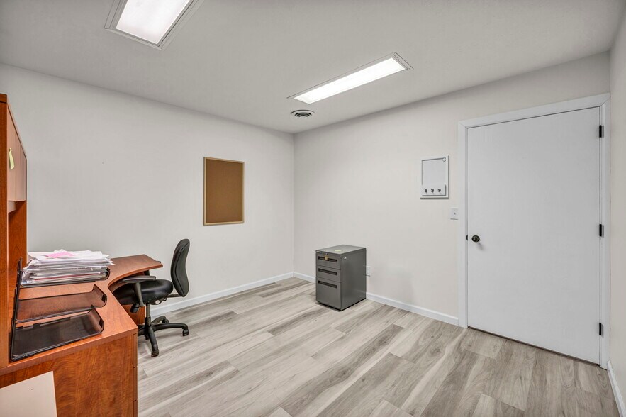 More Photos Of 1824 E Broad St, Columbus Office Residential For Lease