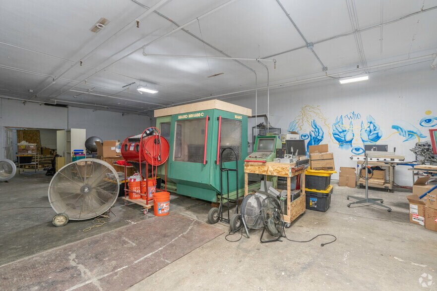 More Photos Of 10818-10828 NW Saint Helens Rd, Portland Light Manufacturing For Sale