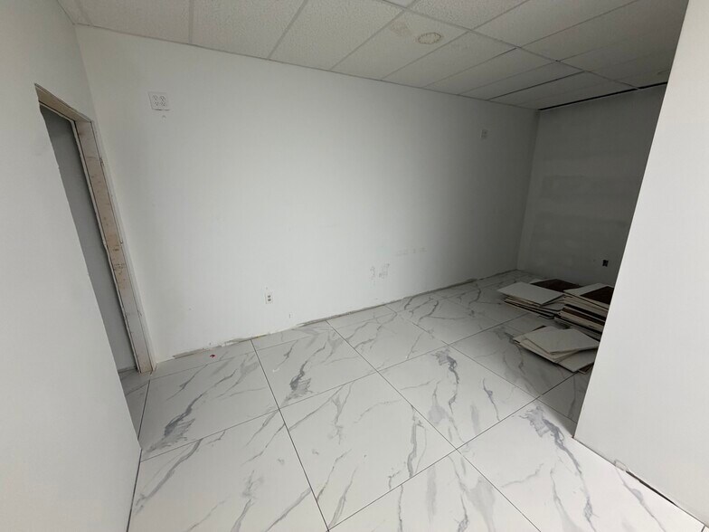 More Photos Of 777-799 E Oakland Park Blvd, Oakland Park Unknown For Lease