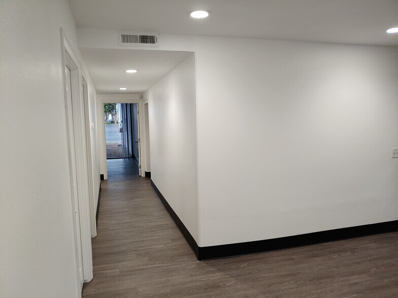 More Photos Of 1307-1347 W Trenton Ave, Orange Warehouse For Lease