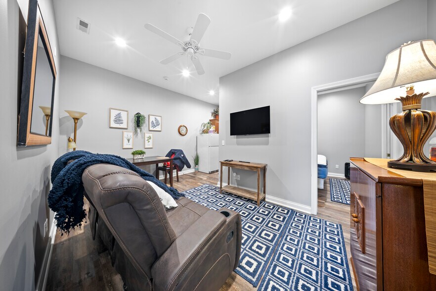 More Photos Of 3224 Winchester Ave, Ashland Flex For Sale