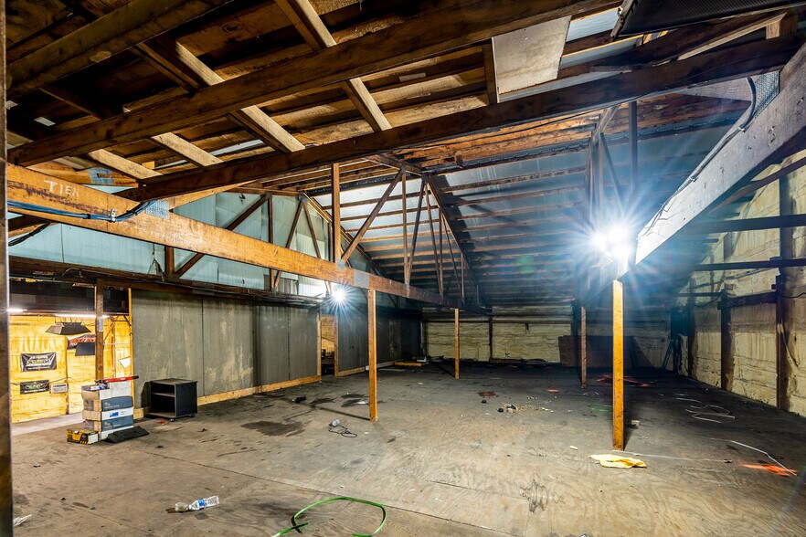 More Photos Of 405 S Pershing St, Energy Office For Sale