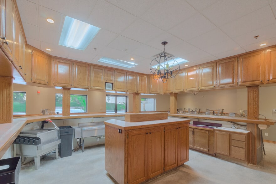 More Photos Of 1610 SE 3rd St, Newton Lodge Meeting Hall For Sale