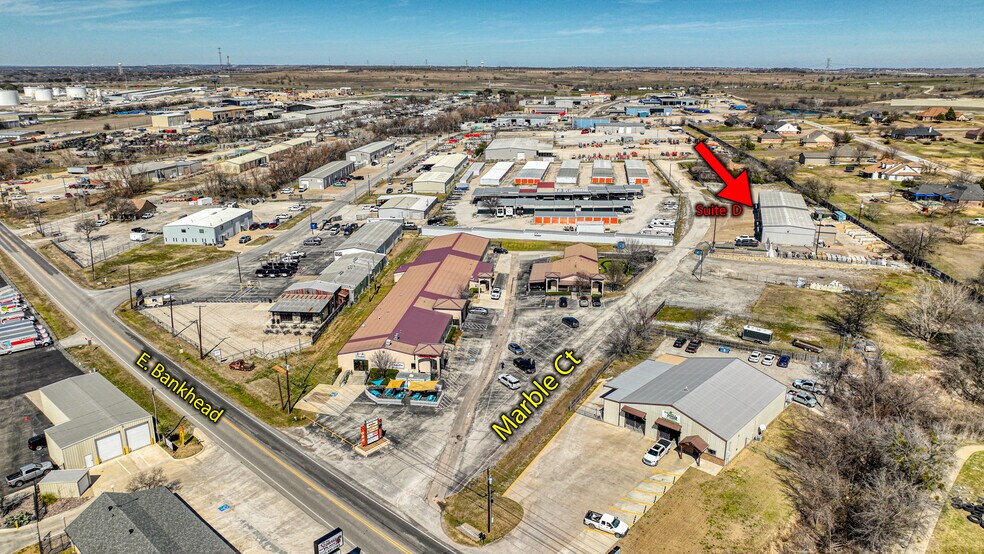 More Photos Of 118 Marble Ct, Aledo Showroom For Lease