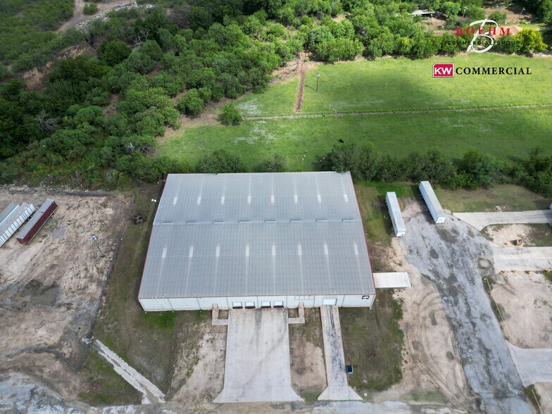 More Photos Of 100 Lupita Cir, Del Rio Distribution For Sale