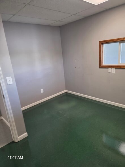 More Photos Of 9966 Samuel Rd, Carterville Self Storage For Sale