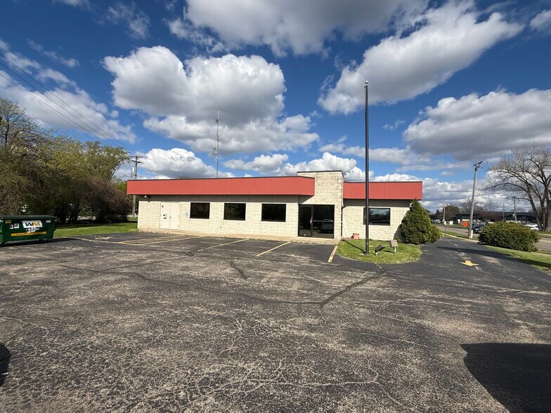 More Photos Of 500 W Calumet St, Appleton Freestanding For Sale