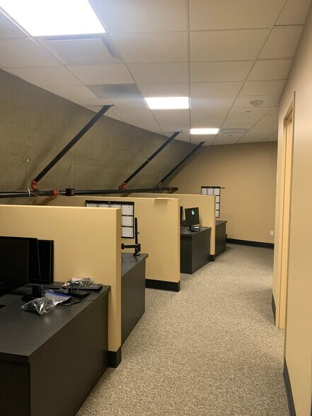 More Photos Of 3063 Outlet Center Dr, Sealy Flex For Sale