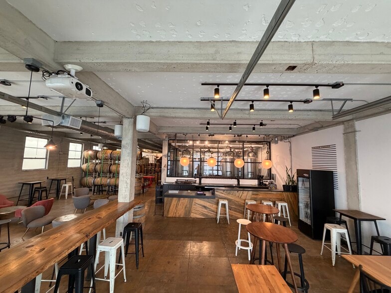 More Photos Of 700 E Broadway, Long Beach Restaurant For Lease