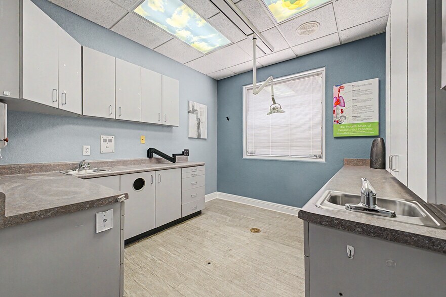 More Photos Of 4491 W Northern Ave, Glendale Medical For Lease