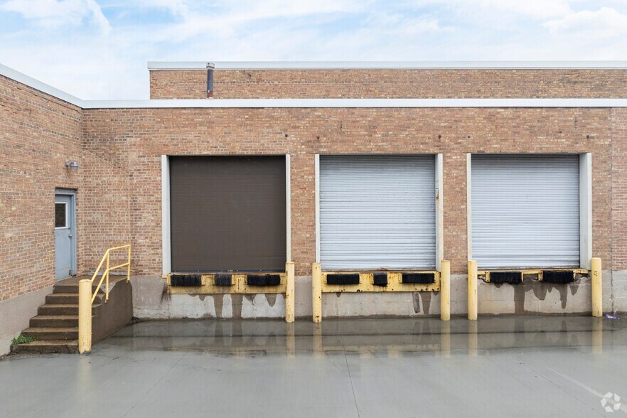 More Photos Of 5501 W Ogden Ave, Cicero Manufacturing For Lease