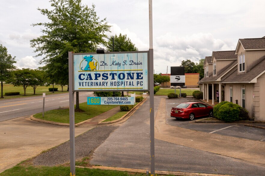 More Photos Of 1600 Greensboro Ave, Tuscaloosa Veterinarian Kennel For Sale
