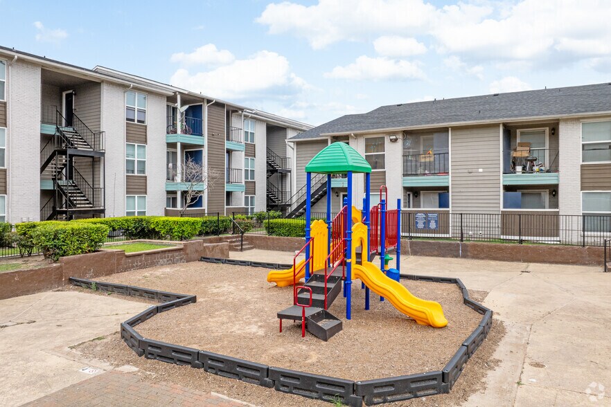 More Photos Of 8600 S Course Dr, Houston Apartments For Sale