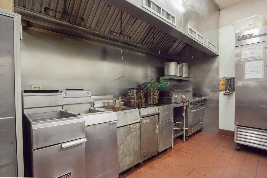 More Photos Of 814 Water St, Waxahachie Restaurant For Sale