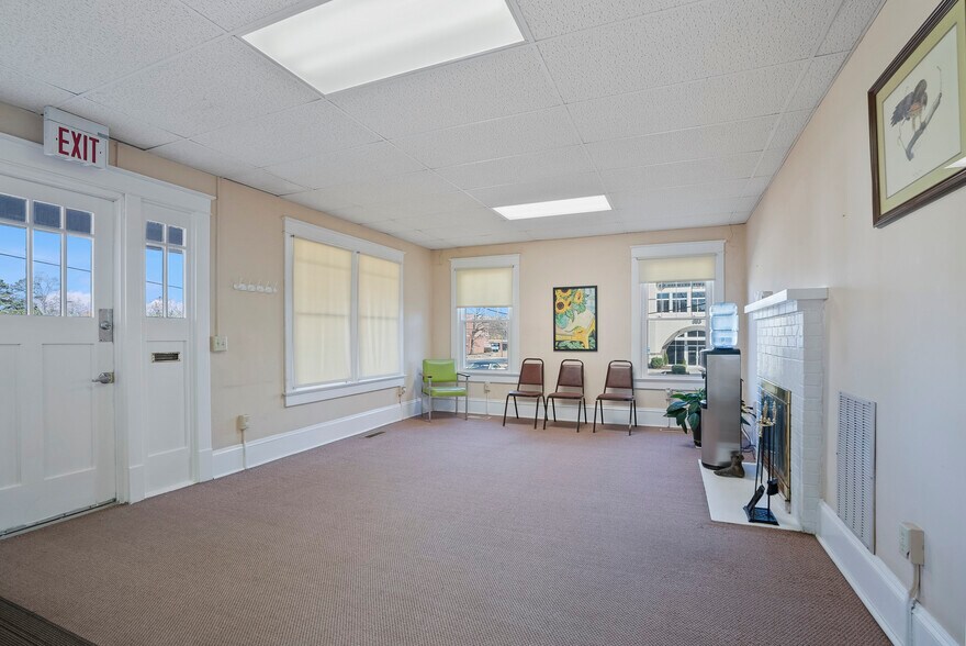 More Photos Of 611 Carthage St, Sanford Medical For Lease