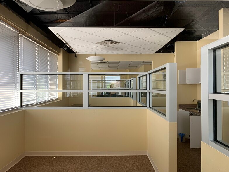 More Photos Of 7170 Westwind Dr, El Paso Medical For Lease