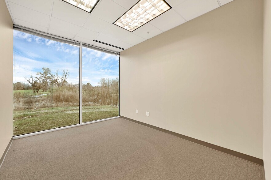 More Photos Of 7900 N Sam Houston Pky W, Houston Office For Lease