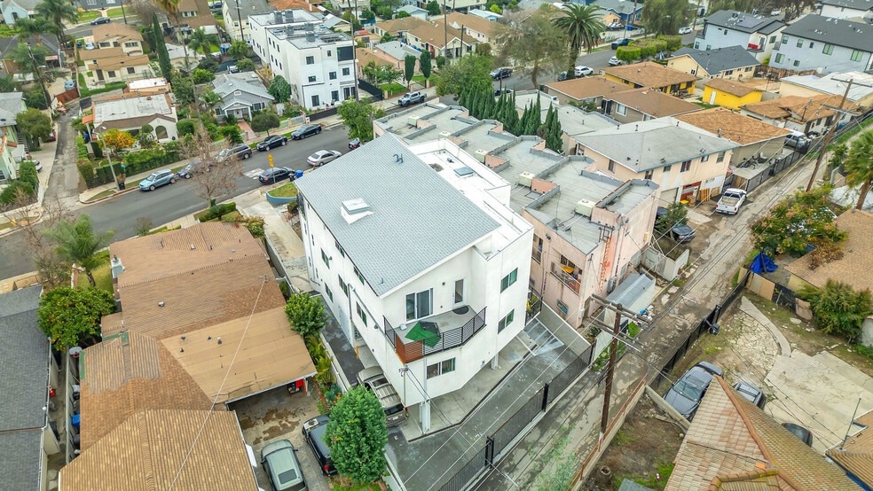 More Photos Of 5353 Oakland St, Los Angeles Apartments For Sale