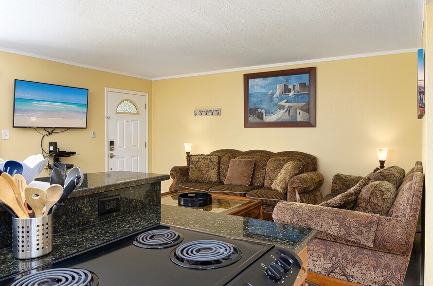 More Photos Of 125 110th Ave, Treasure Island Apartments For Sale