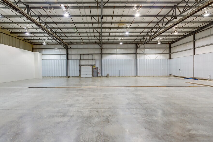 More Photos Of 4309 8th Ave, Lethbridge Warehouse For Lease
