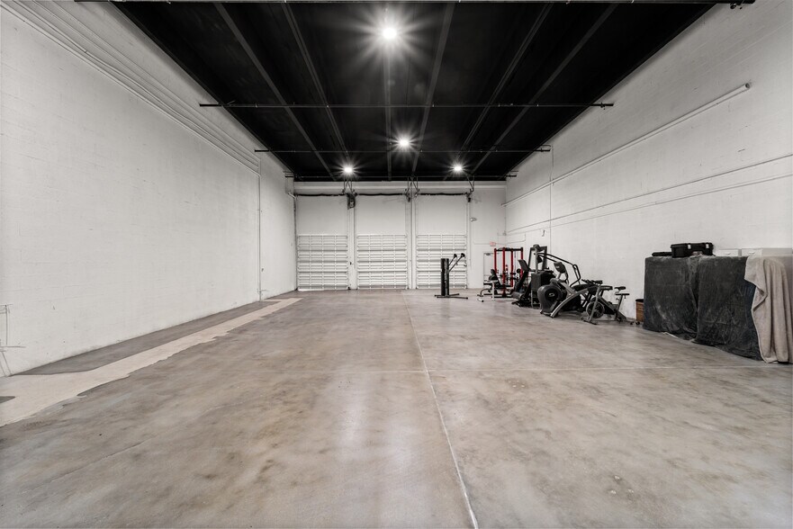 More Photos Of 7866 NW 46th St, Doral Distribution For Lease