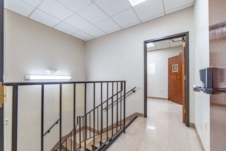 More Photos Of 2700 S Saint Peters Pky, Saint Peters Bank For Sale