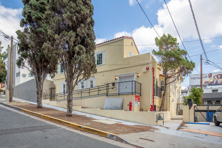 More Photos Of 1112 N Sherbourne Dr, West Hollywood Loft Creative Space For Lease