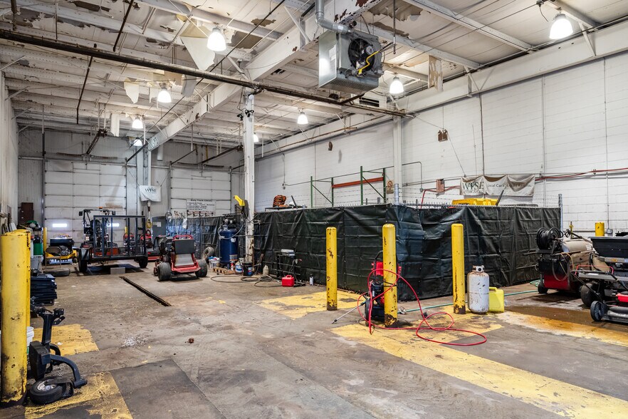 More Photos Of 106 Restoration Park Dr, Medway Service For Lease