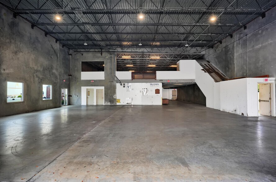 Primary Photo Of 917 NW 31st Ave, Pompano Beach Service For Sale