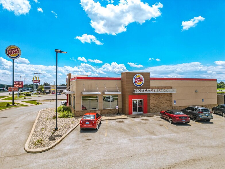 More Photos Of 926 S Lincoln Blvd, Hodgenville General Retail For Sale